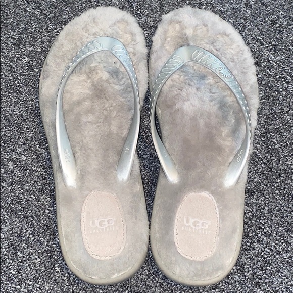 Ugg Fluff Flip Flop - Picture 1 of 3